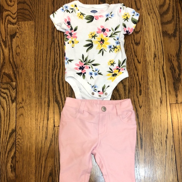 Old Navy Other - Old Navy Baby Girls Floral Outfit Pink 3 - 6 Month